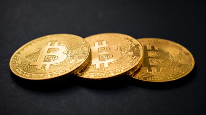 Comment gagner de l'argent sur les bitcoins : de vrais moyens + sans investissements