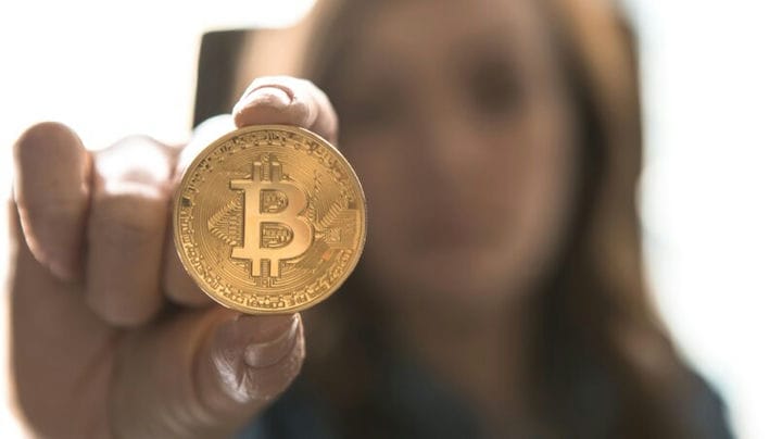 Comment gagner de l'argent sur les bitcoins : de vrais moyens + sans investissements